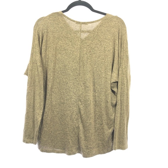 3/$25 Active USA long sleeve size large v neck - Picture 5 of 6